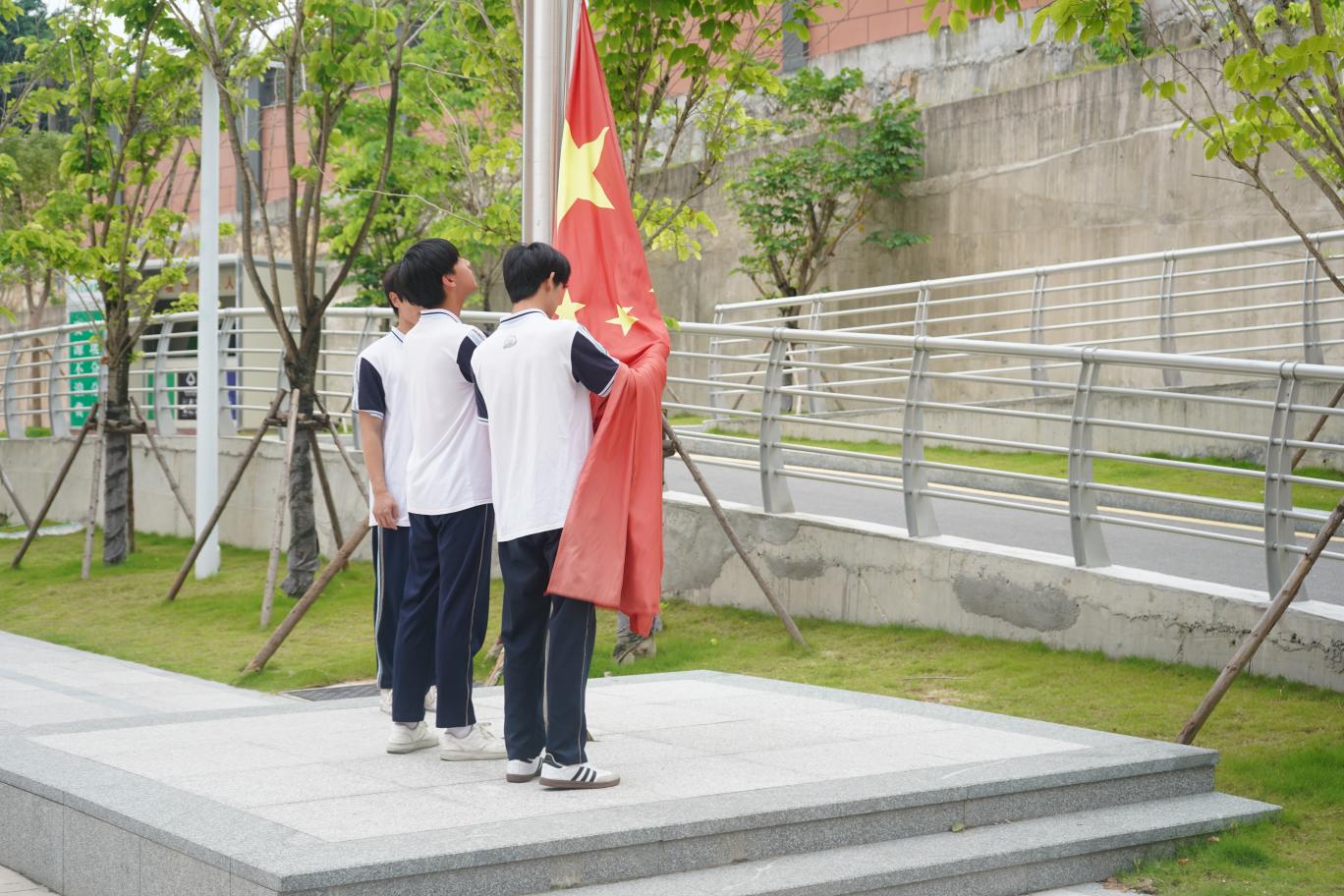  国旗下讲话-技能成就梦想，证书点亮未来